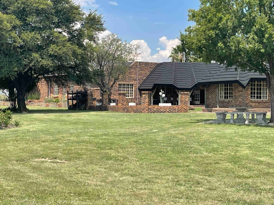5 Bedroom Property for Sale in Oranjeville Free State